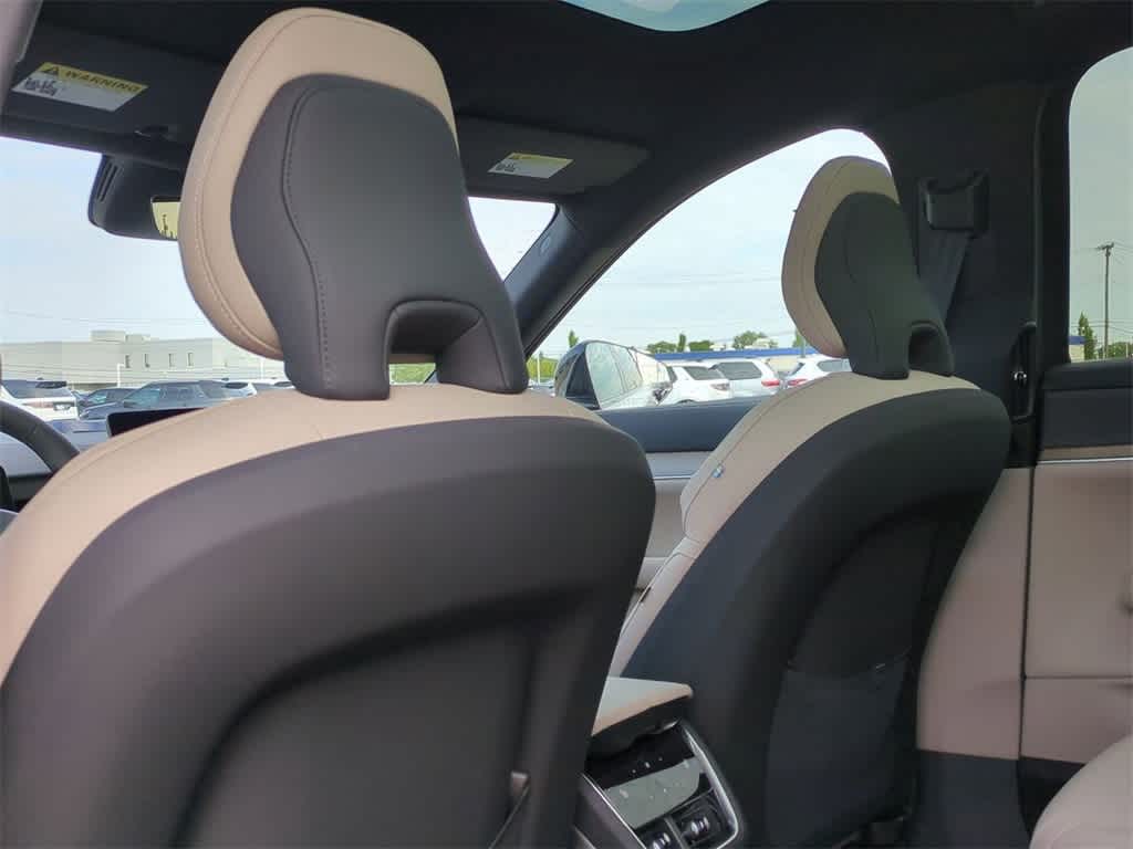 Thumbnail: 2025 Volvo EX90 - 17