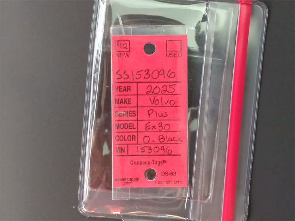 Thumbnail: 2025 Volvo EX30 - 34