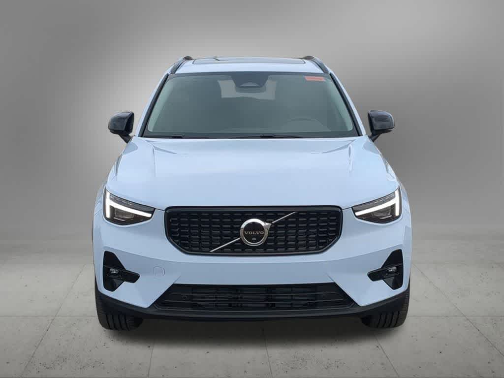 Thumbnail: 2026 Volvo XC40 - 9