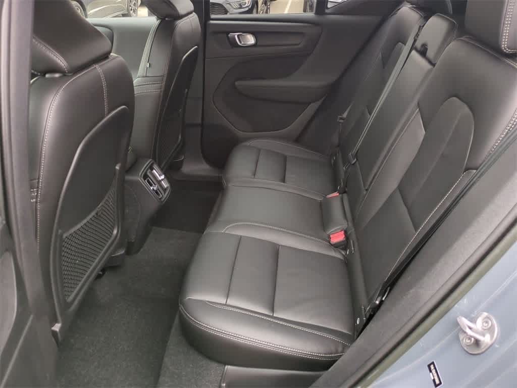 Thumbnail: 2023 Volvo XC40 - 11