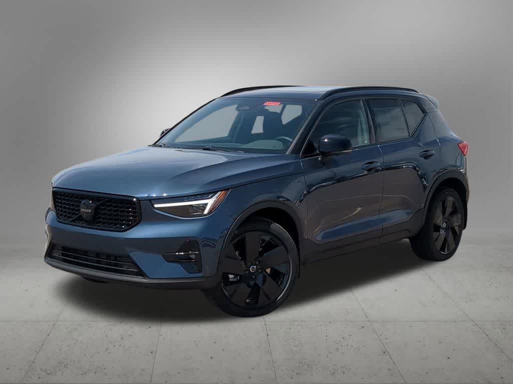 Thumbnail: 2026 Volvo XC40 - 1