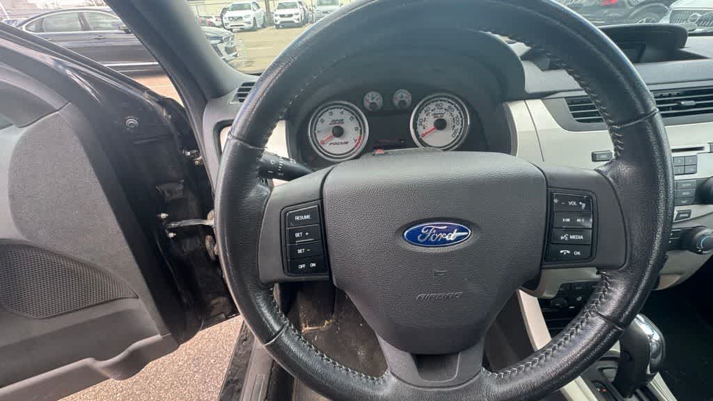 Thumbnail: 2010 Ford Focus - 15
