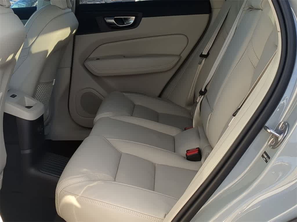 Thumbnail: 2026 Volvo XC60 - 18