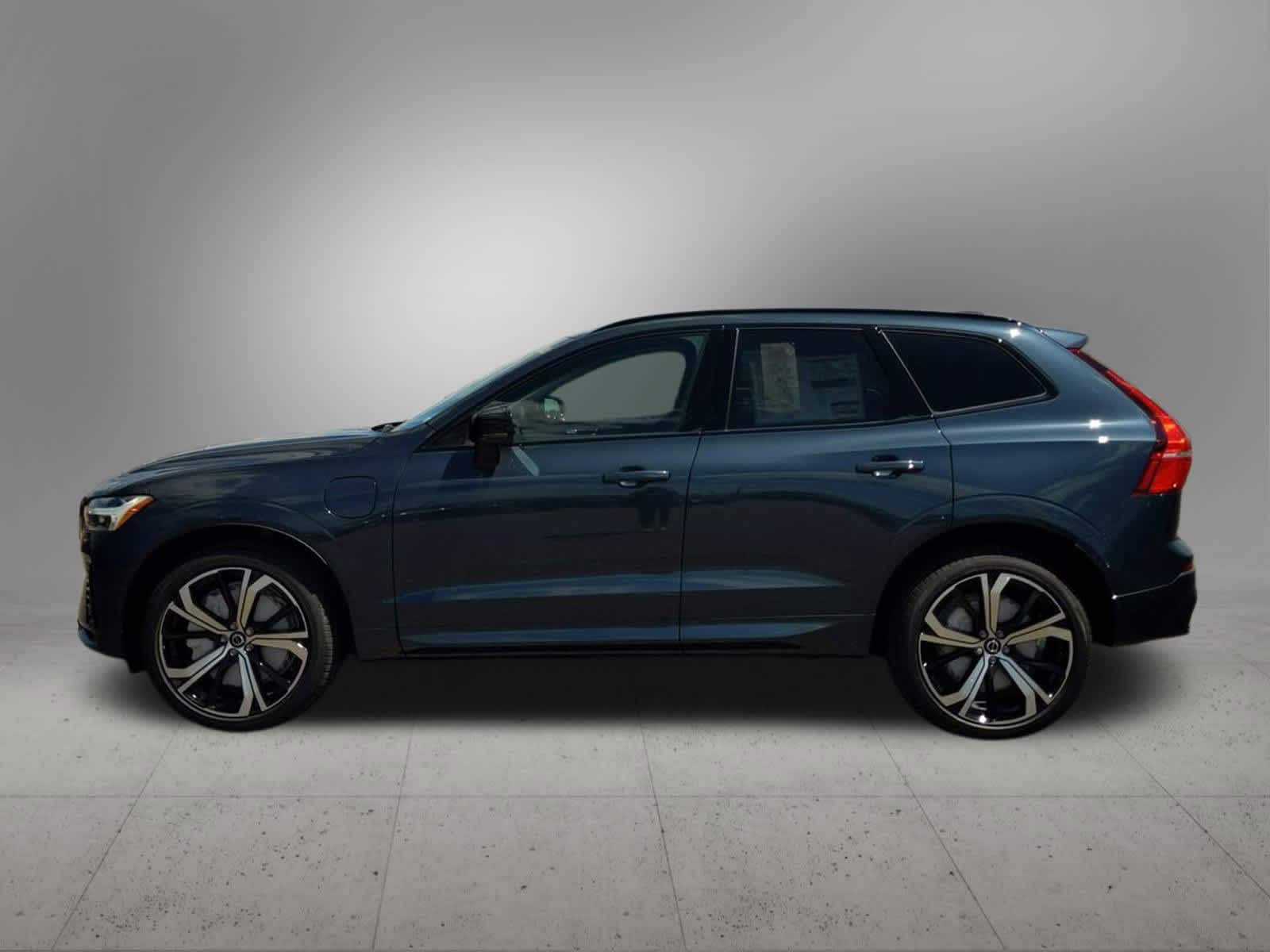 2025 Volvo XC60 Hybrid T8 photo 3