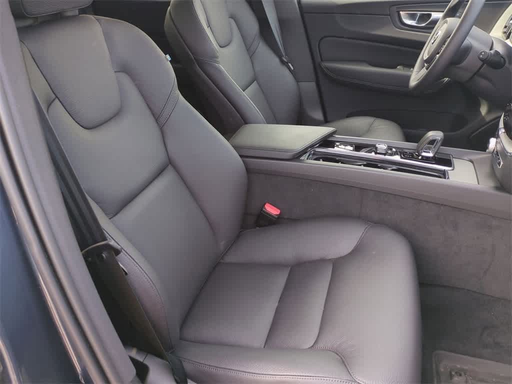 Thumbnail: 2025 Volvo XC60 - 22