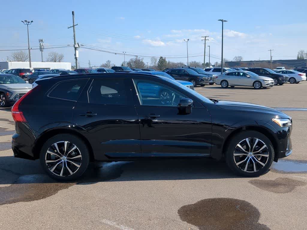 Thumbnail: 2025 Volvo XC60 - 7