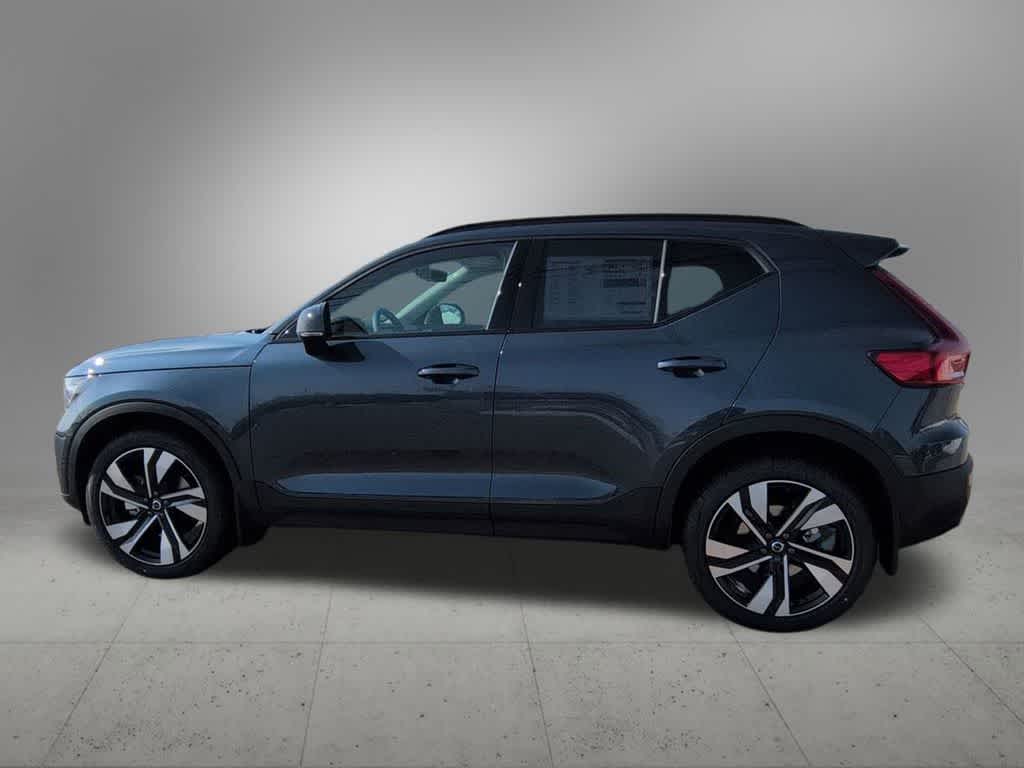 Thumbnail: 2026 Volvo XC40 - 3