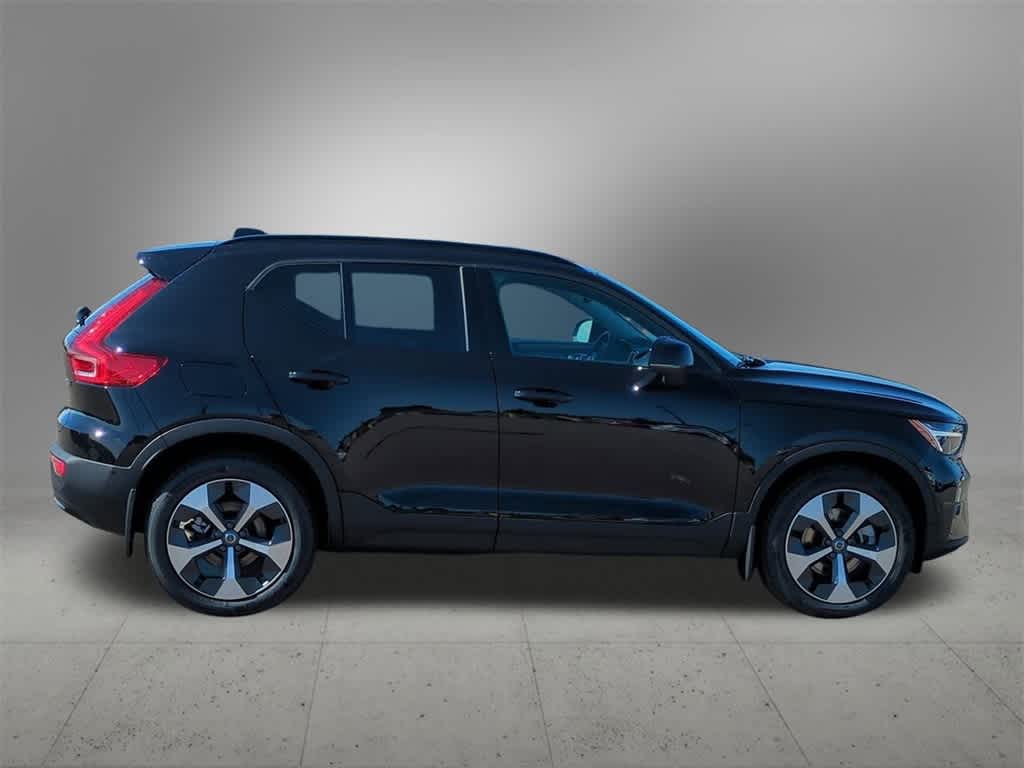 Thumbnail: 2026 Volvo XC40 - 7