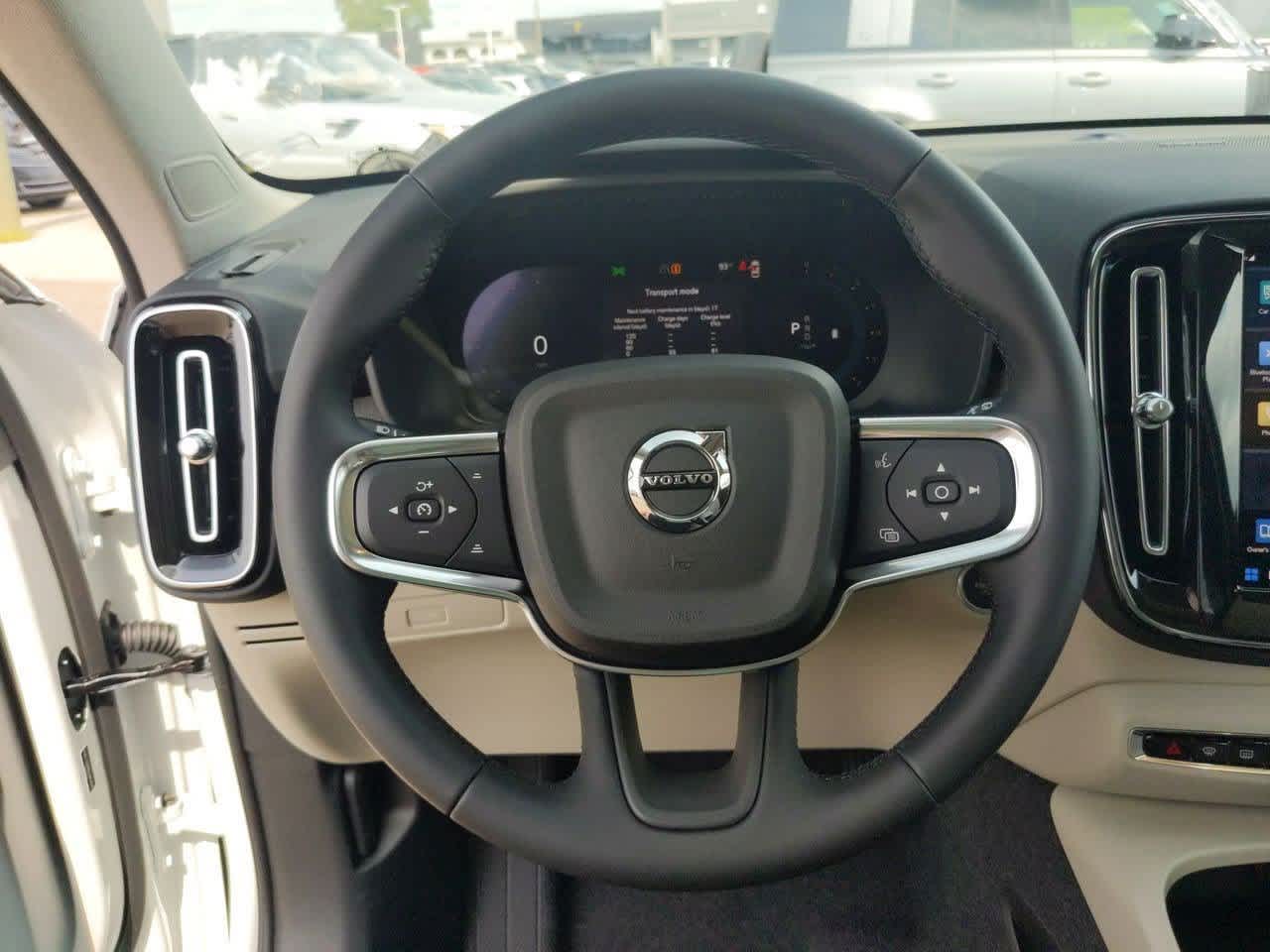 Thumbnail: 2025 Volvo XC40 - 20