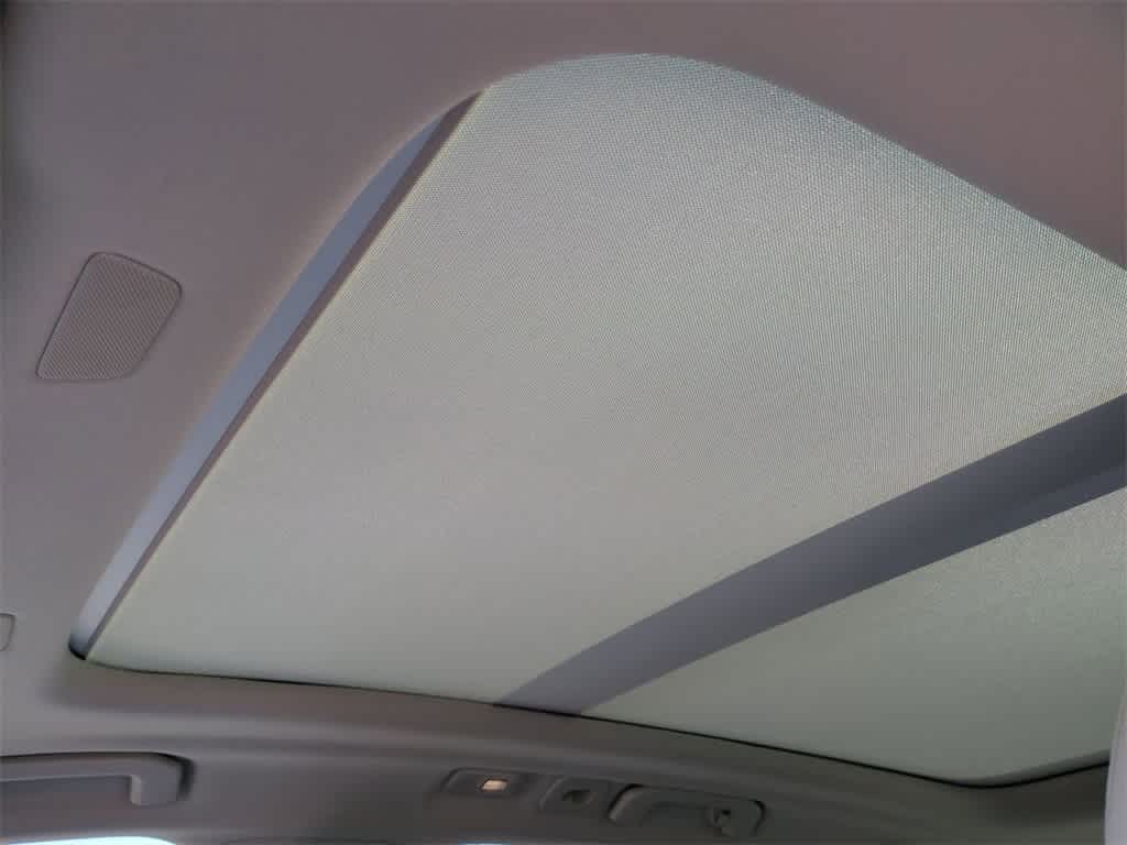 Thumbnail: 2025 Volvo XC60 - 17