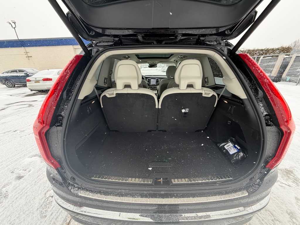 Thumbnail: 2025 Volvo XC90 - 16