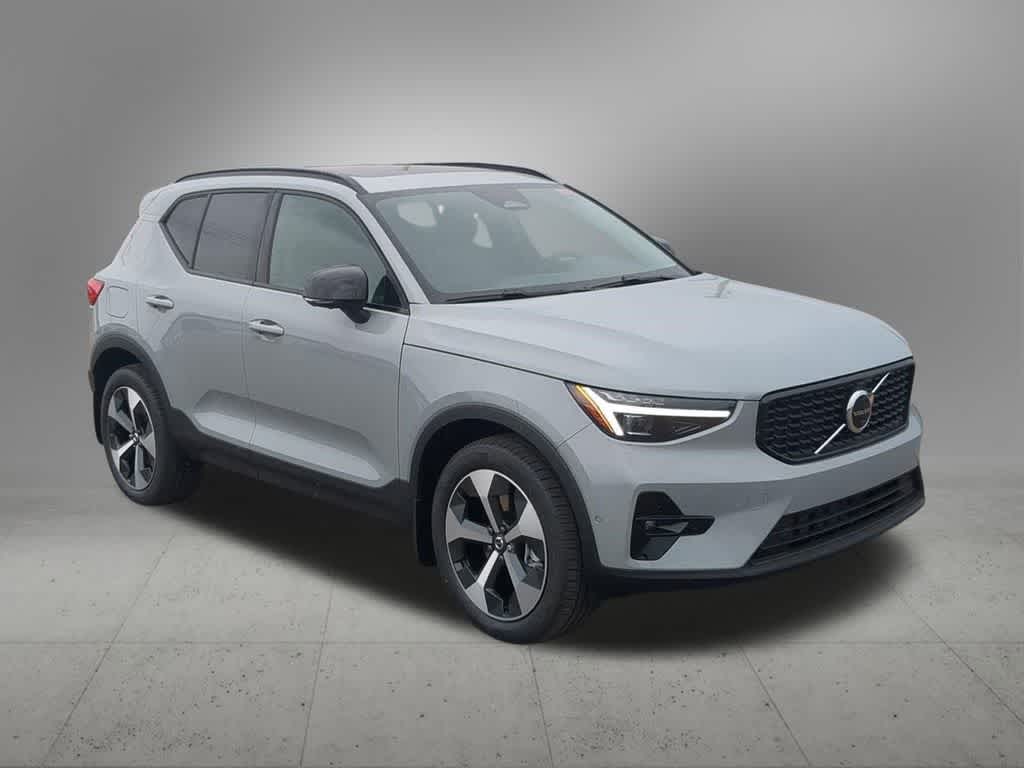 Thumbnail: 2026 Volvo XC40 - 8