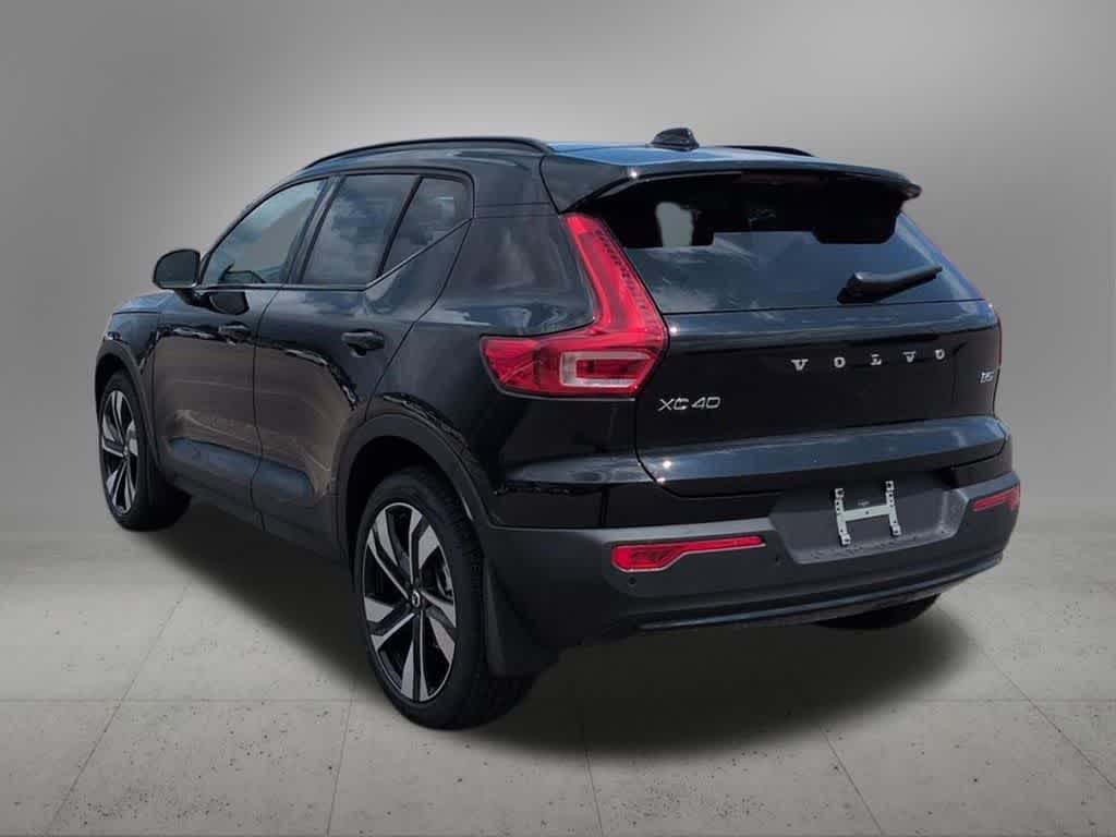 Thumbnail: 2026 Volvo XC40 - 4