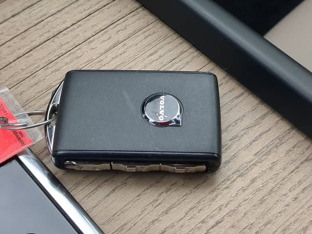 Thumbnail: 2026 Volvo XC60 - 32