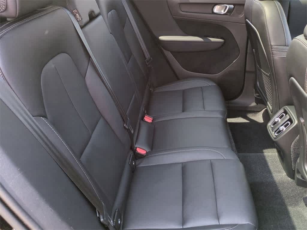 Thumbnail: 2021 Volvo XC40 - 19