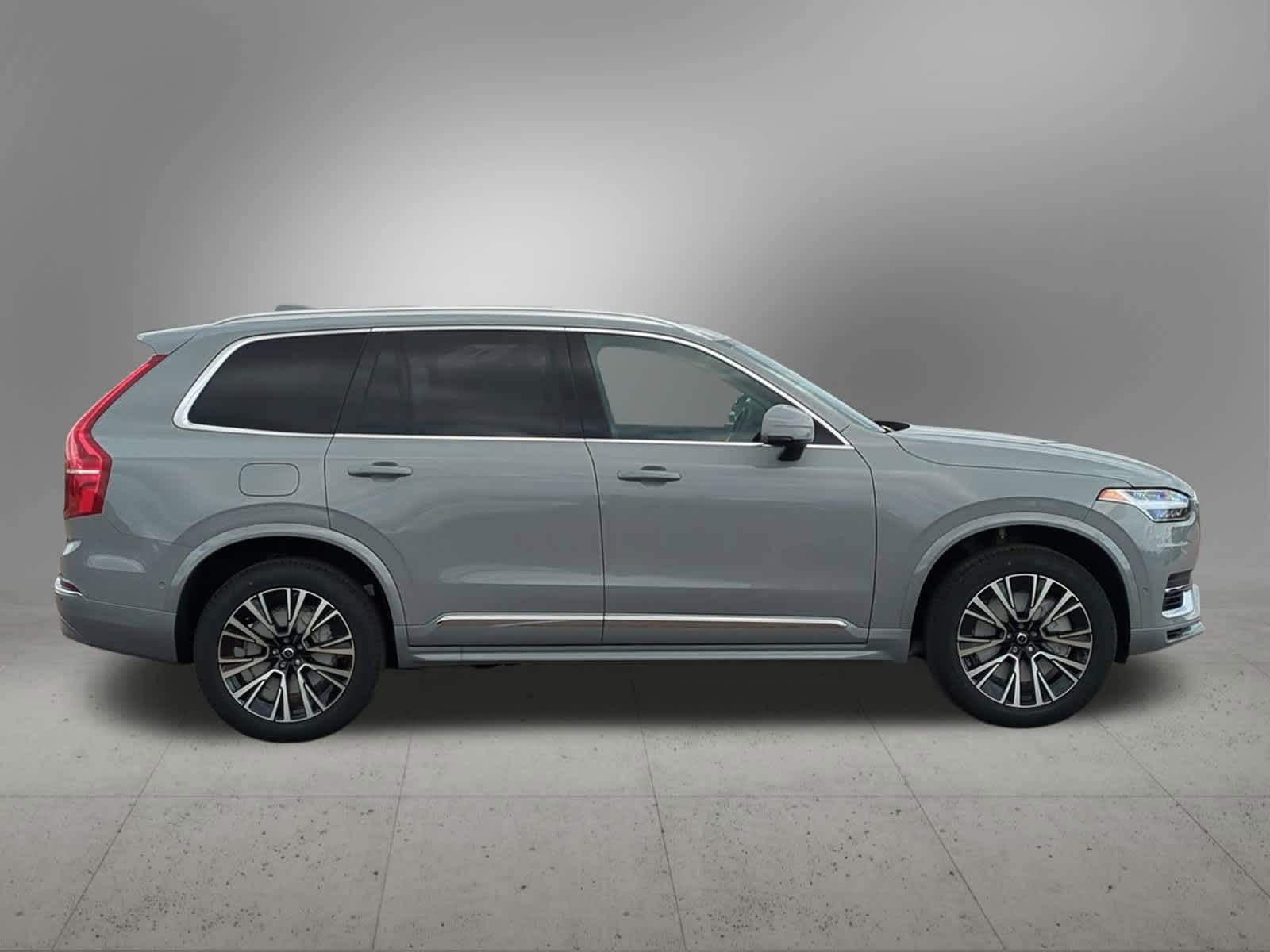 2025 Volvo XC90 T8 Plus 7