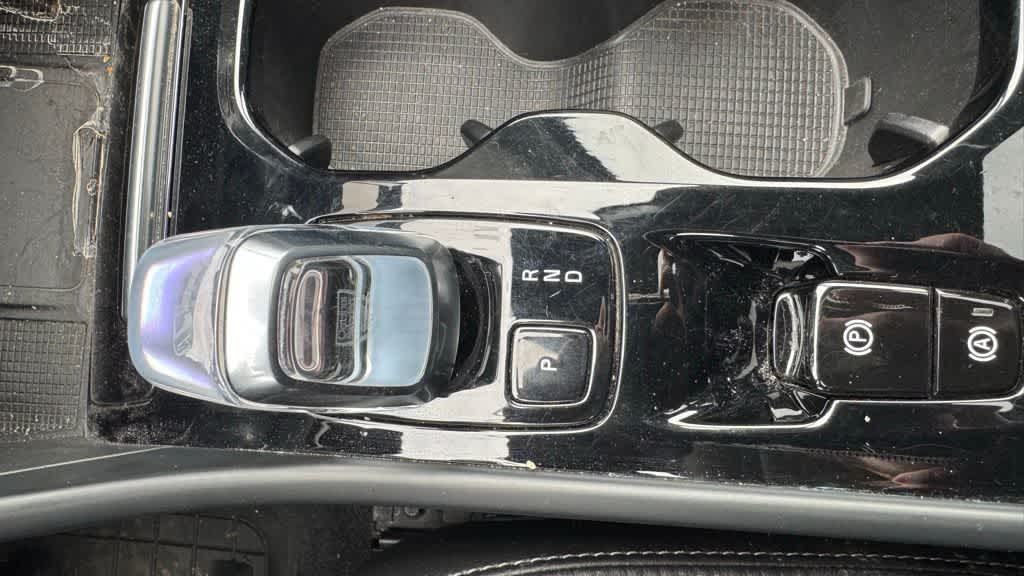 Thumbnail: 2023 Volvo XC40 - 22