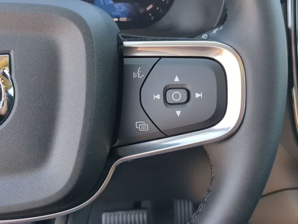 Thumbnail: 2026 Volvo XC40 - 23