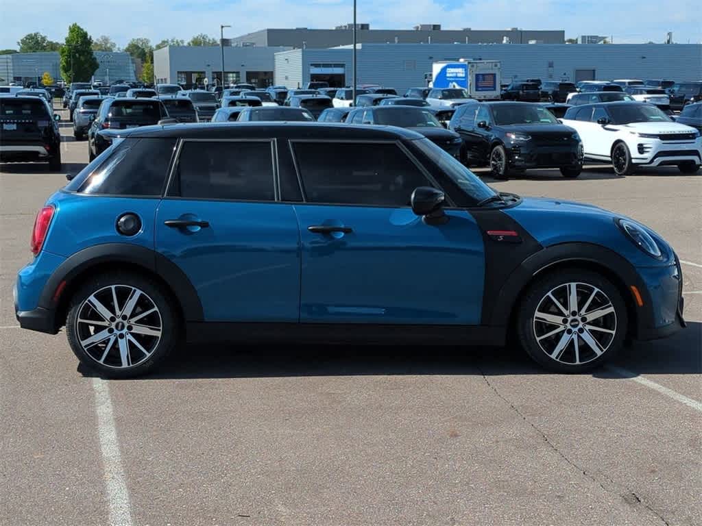 Thumbnail: 2022 MINI Cooper Hardtop - 7