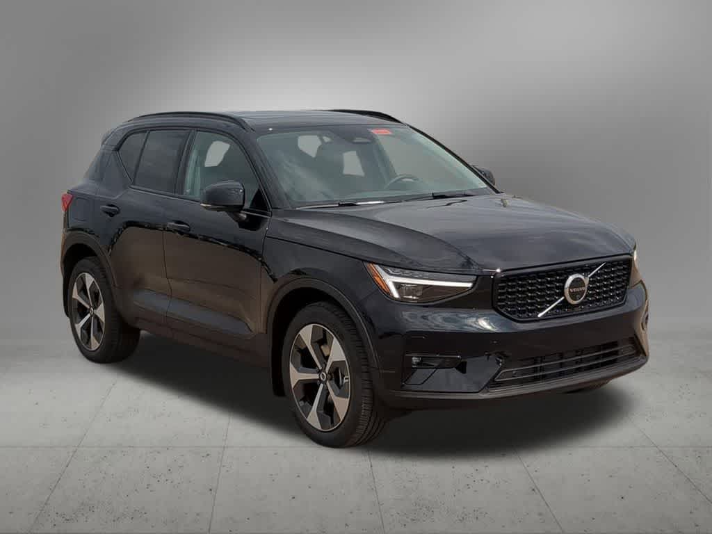 Thumbnail: 2026 Volvo XC40 - 8