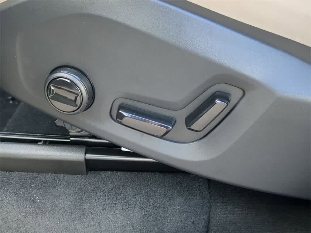 Thumbnail: 2026 Volvo XC90 - 16