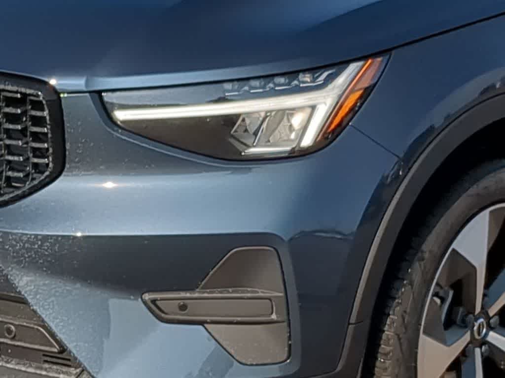 Thumbnail: 2026 Volvo XC40 - 10