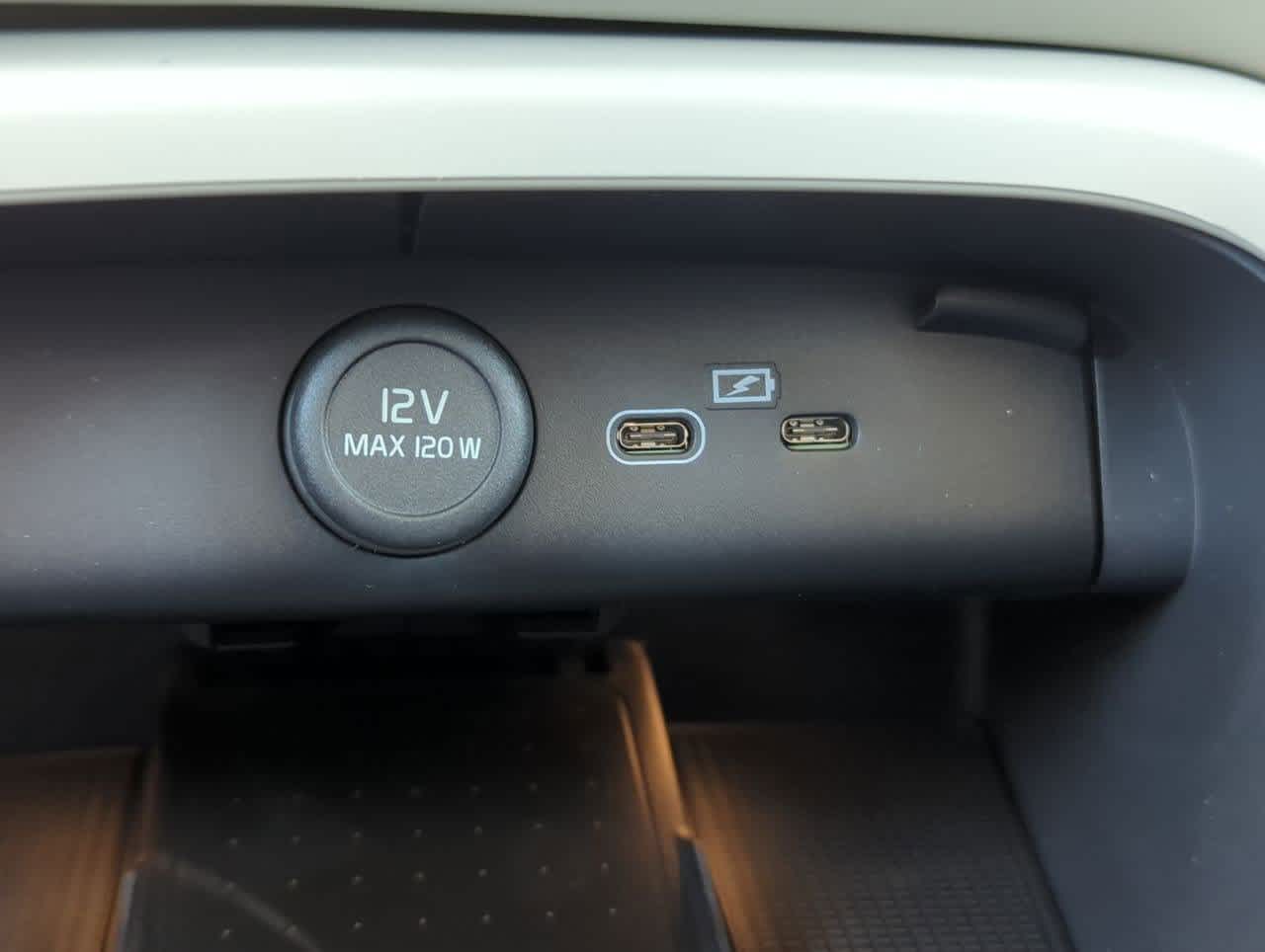 2025 Volvo XC40 B5 Ultimate 28