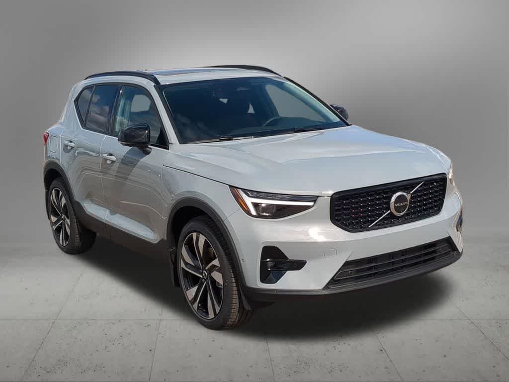 Thumbnail: 2026 Volvo XC40 - 8