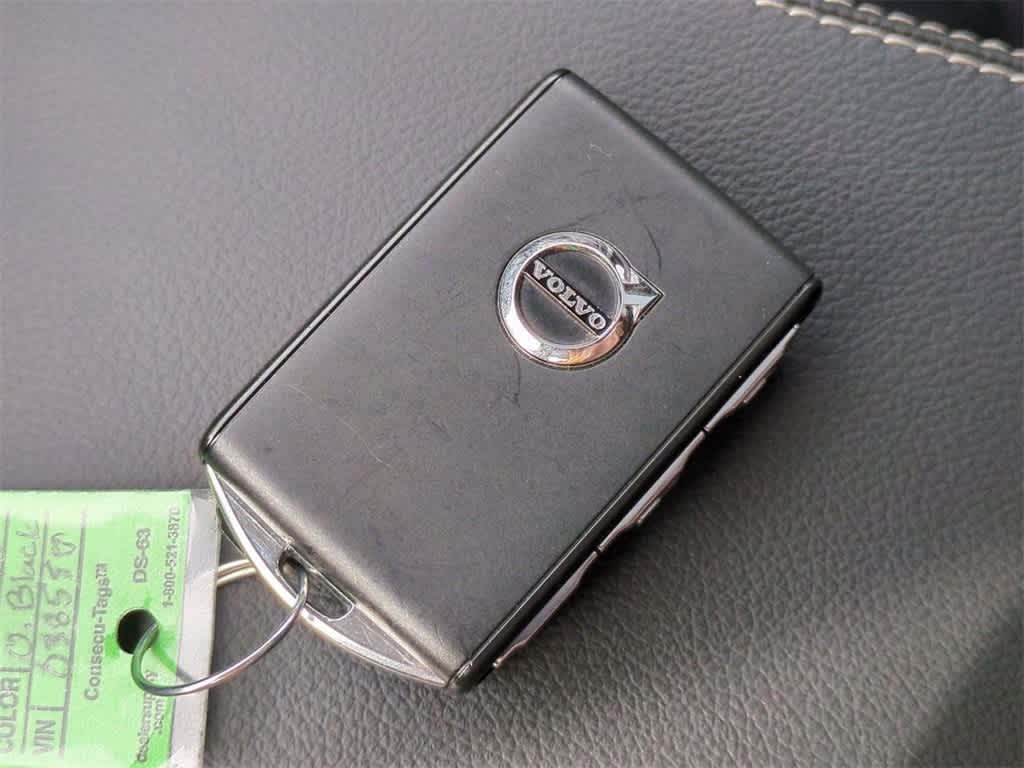 Thumbnail: 2023 Volvo XC40 - 26