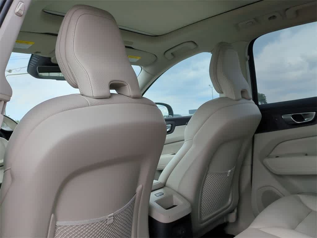 Thumbnail: 2025 Volvo XC60 - 16