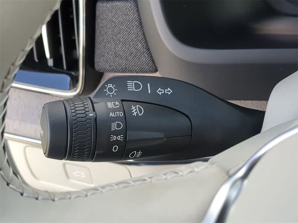 Thumbnail: 2026 Volvo XC90 - 25