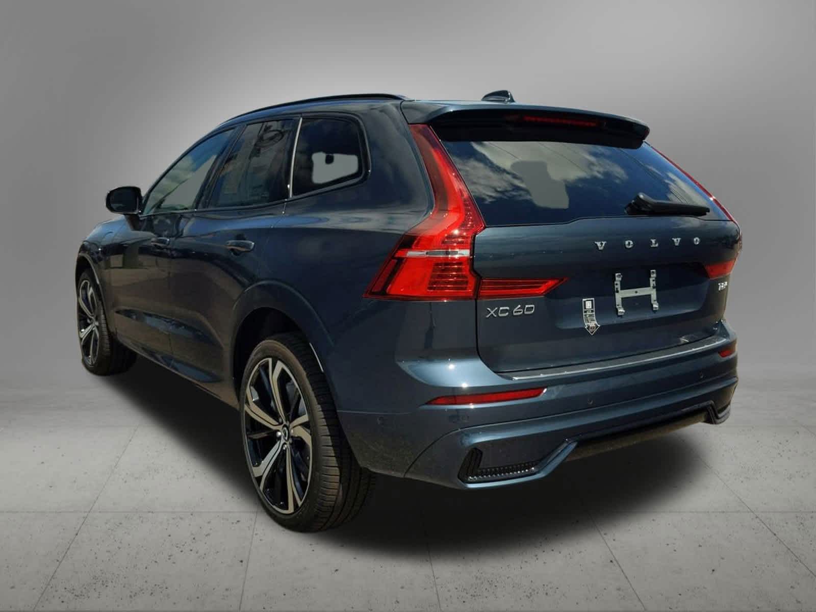 Thumbnail: 2025 Volvo XC60 - 4