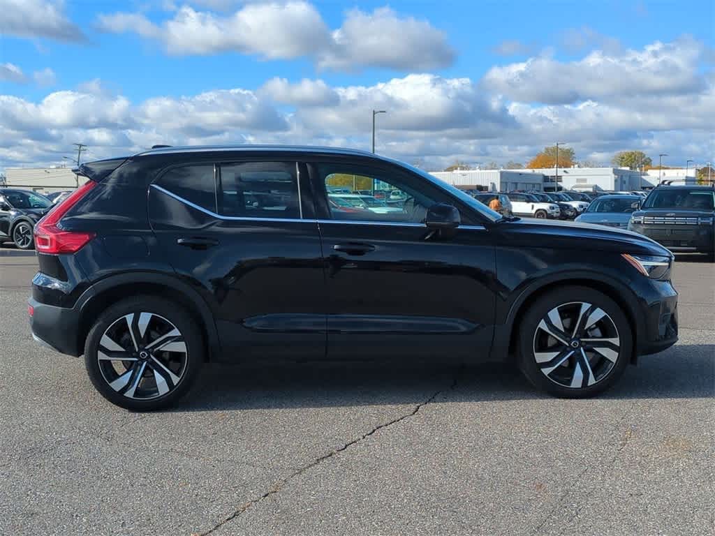 Thumbnail: 2023 Volvo XC40 - 7
