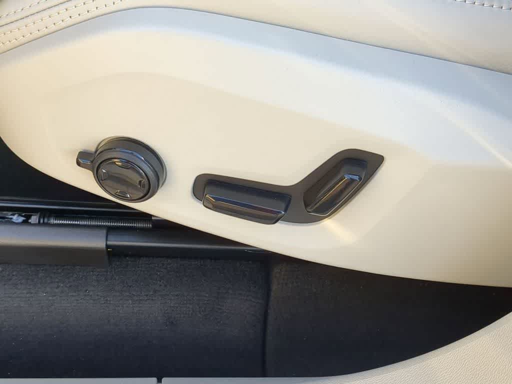 Thumbnail: 2026 Volvo XC60 - 16