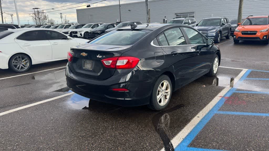 Thumbnail: 2017 Chevrolet Cruze - 5