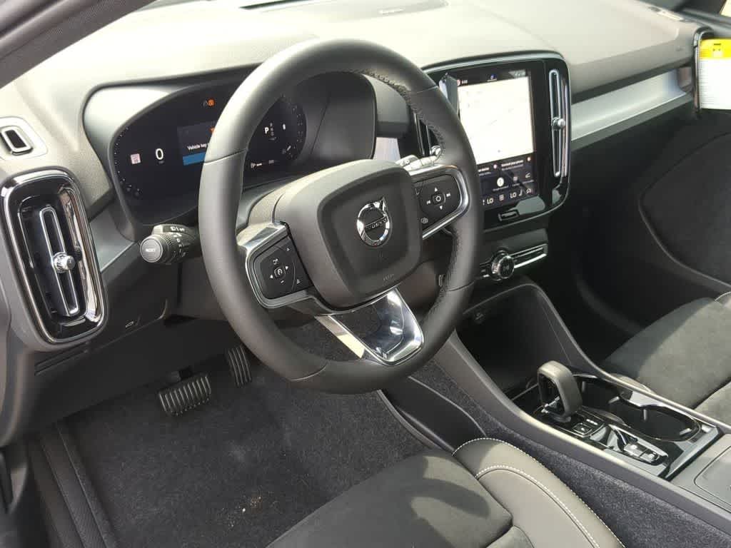 Thumbnail: 2026 Volvo XC40 - 2