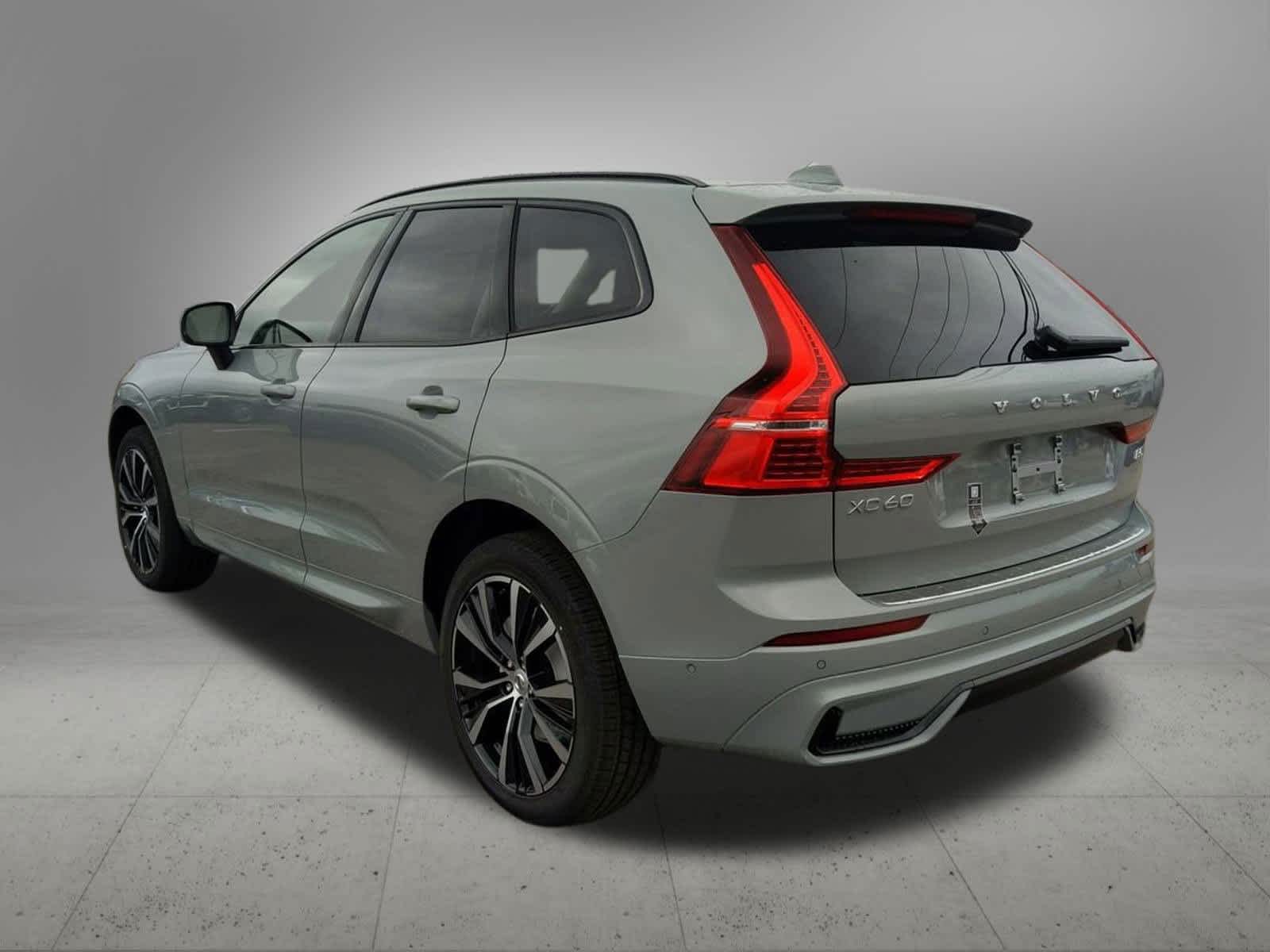 2025 Volvo XC60 Plus B5 photo 4