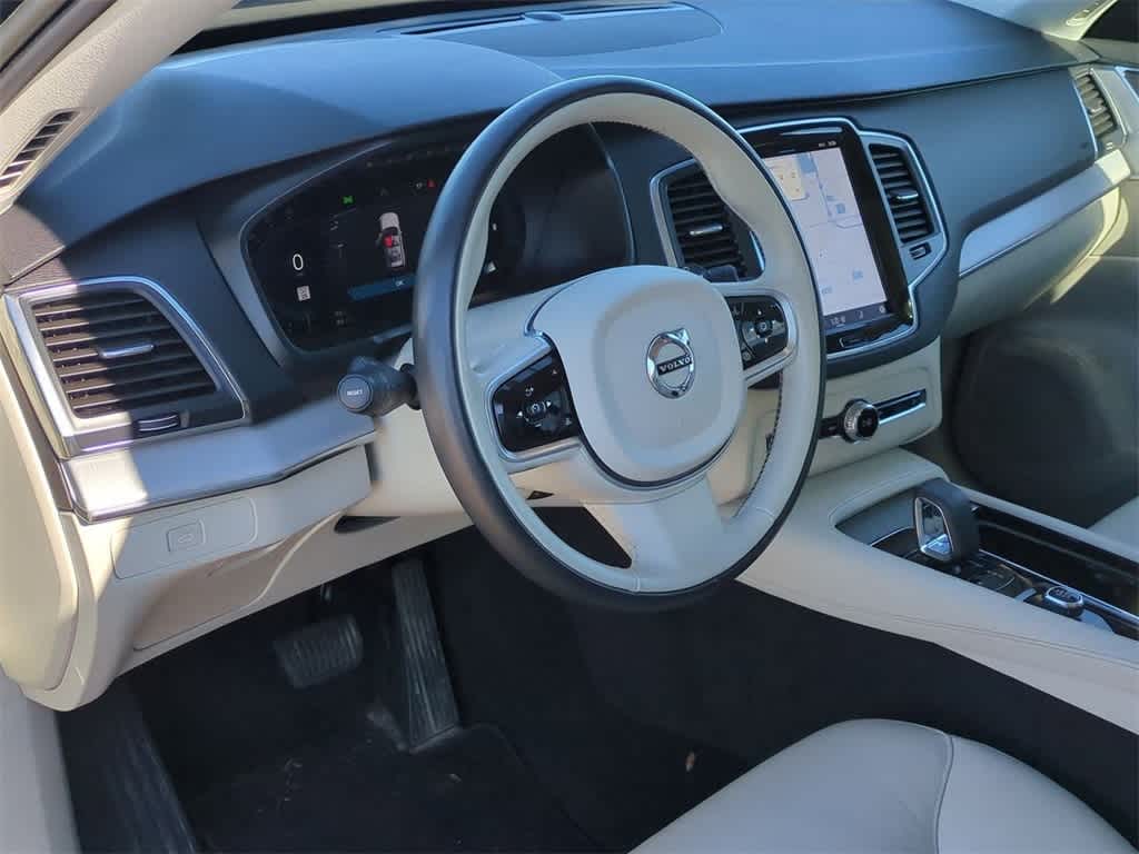 2023 Volvo XC90 Core photo 2