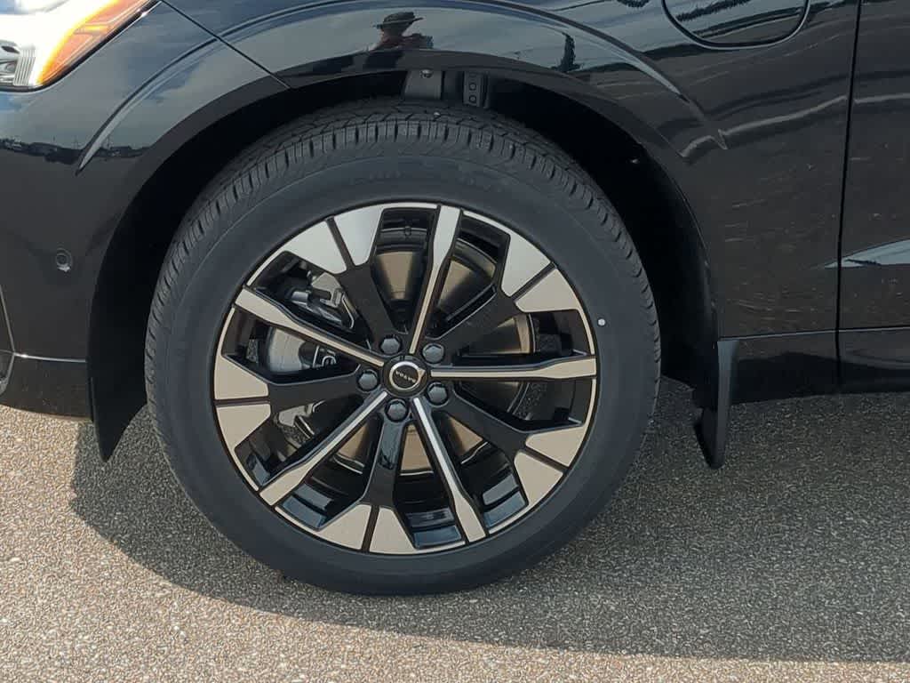 Thumbnail: 2026 Volvo XC60 - 13