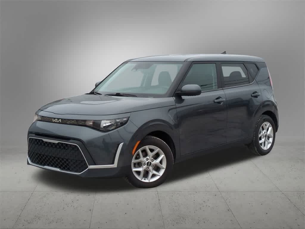 2023 Kia Soul LX's photo