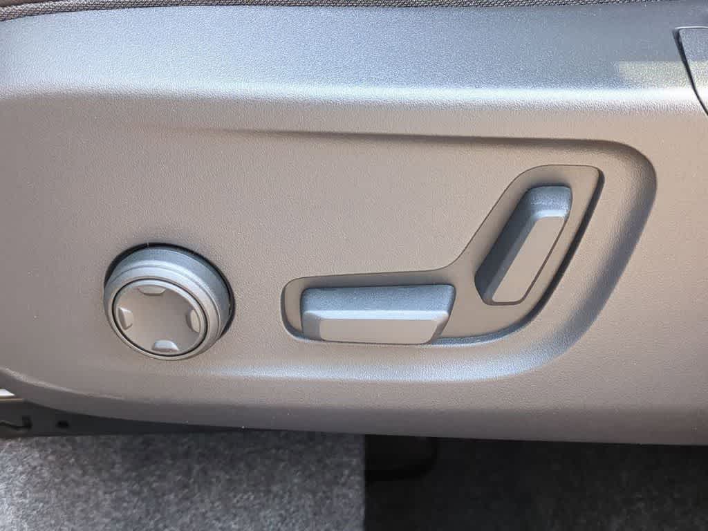 Thumbnail: 2026 Volvo XC40 - 15