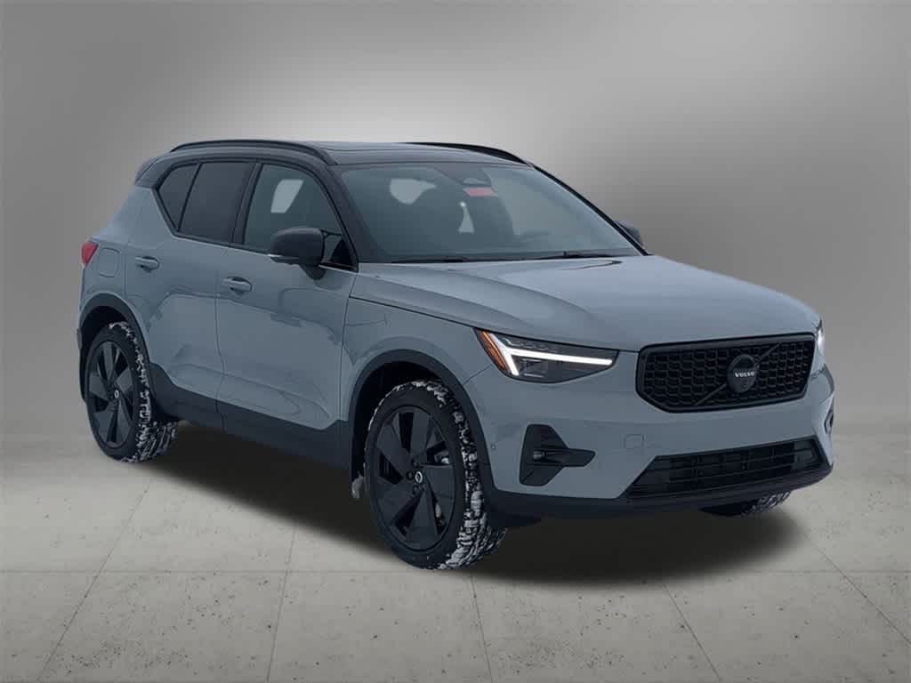 Thumbnail: 2026 Volvo XC40 - 8