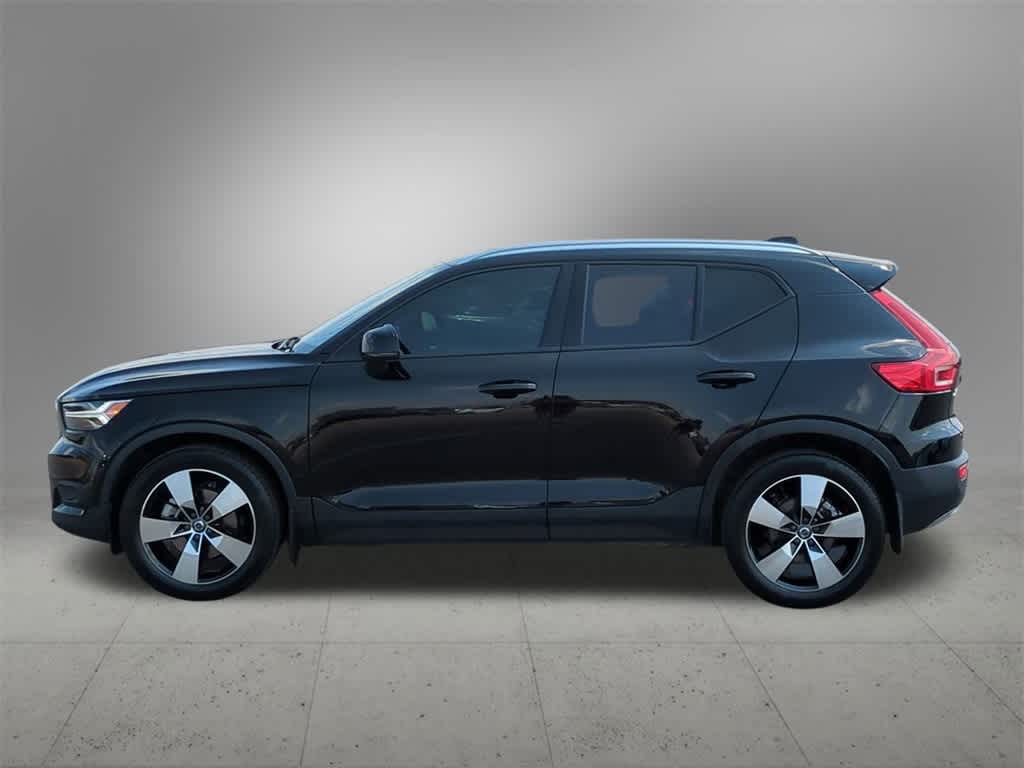 Thumbnail: 2021 Volvo XC40 - 3