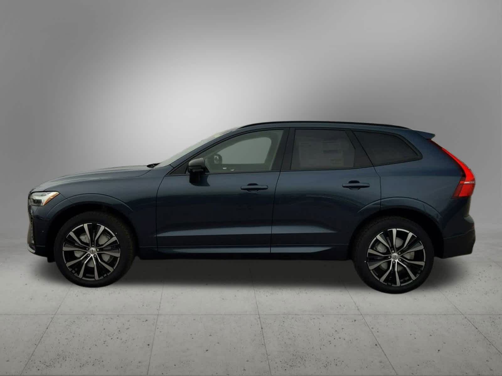 Thumbnail: 2025 Volvo XC60 - 3