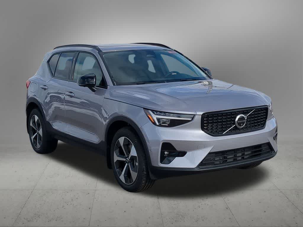 Thumbnail: 2026 Volvo XC40 - 8