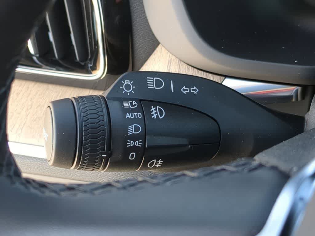 Thumbnail: 2026 Volvo XC60 - 24