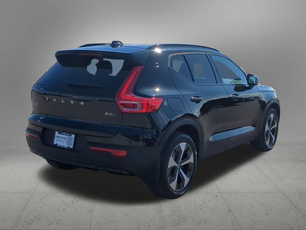 Thumbnail: 2026 Volvo XC40 - 6