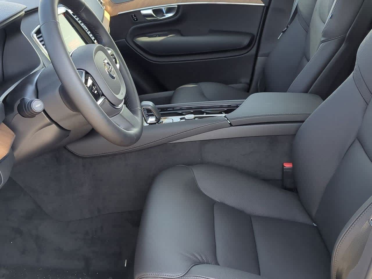 2025 Volvo XC90 T8 Plus 16