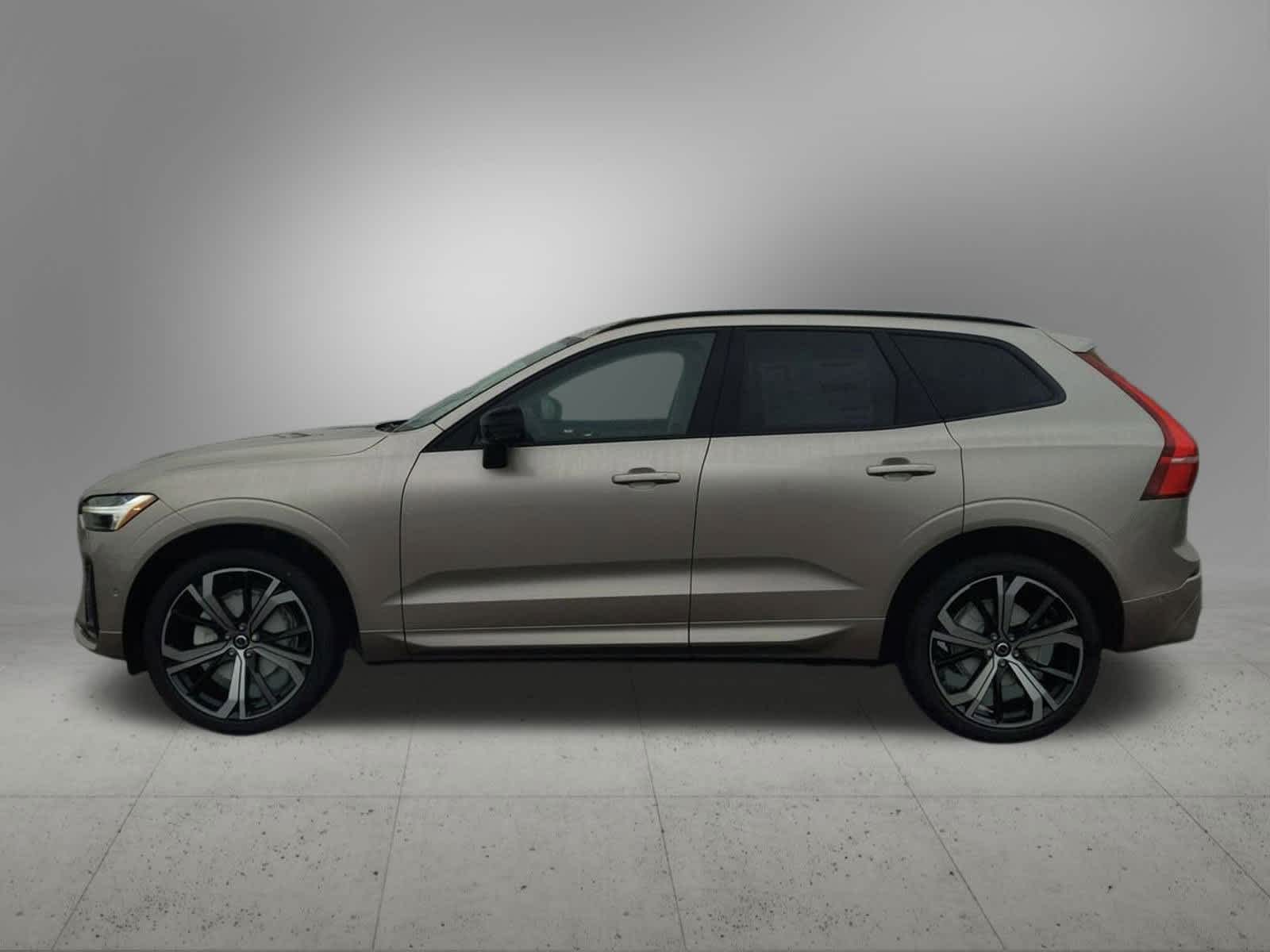 Thumbnail: 2025 Volvo XC60 - 3