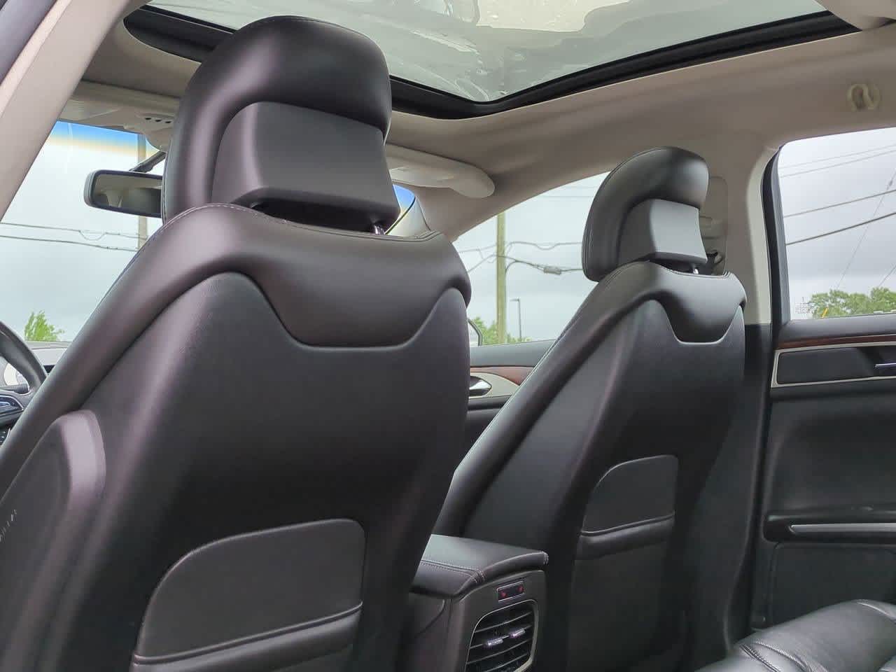 Thumbnail: 2013 Lincoln MKZ - 17